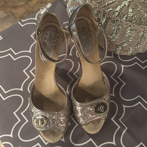 🩷🩷🩷Beautiful authentic COACH heels🩷 - Picture 6 of 11